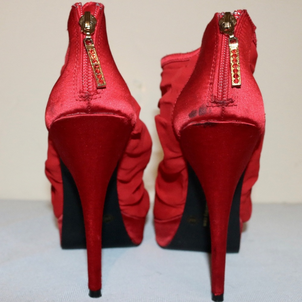 Chinese Laundry Red Ruched Peep Toe Satin Heels - Picture 5 of 8